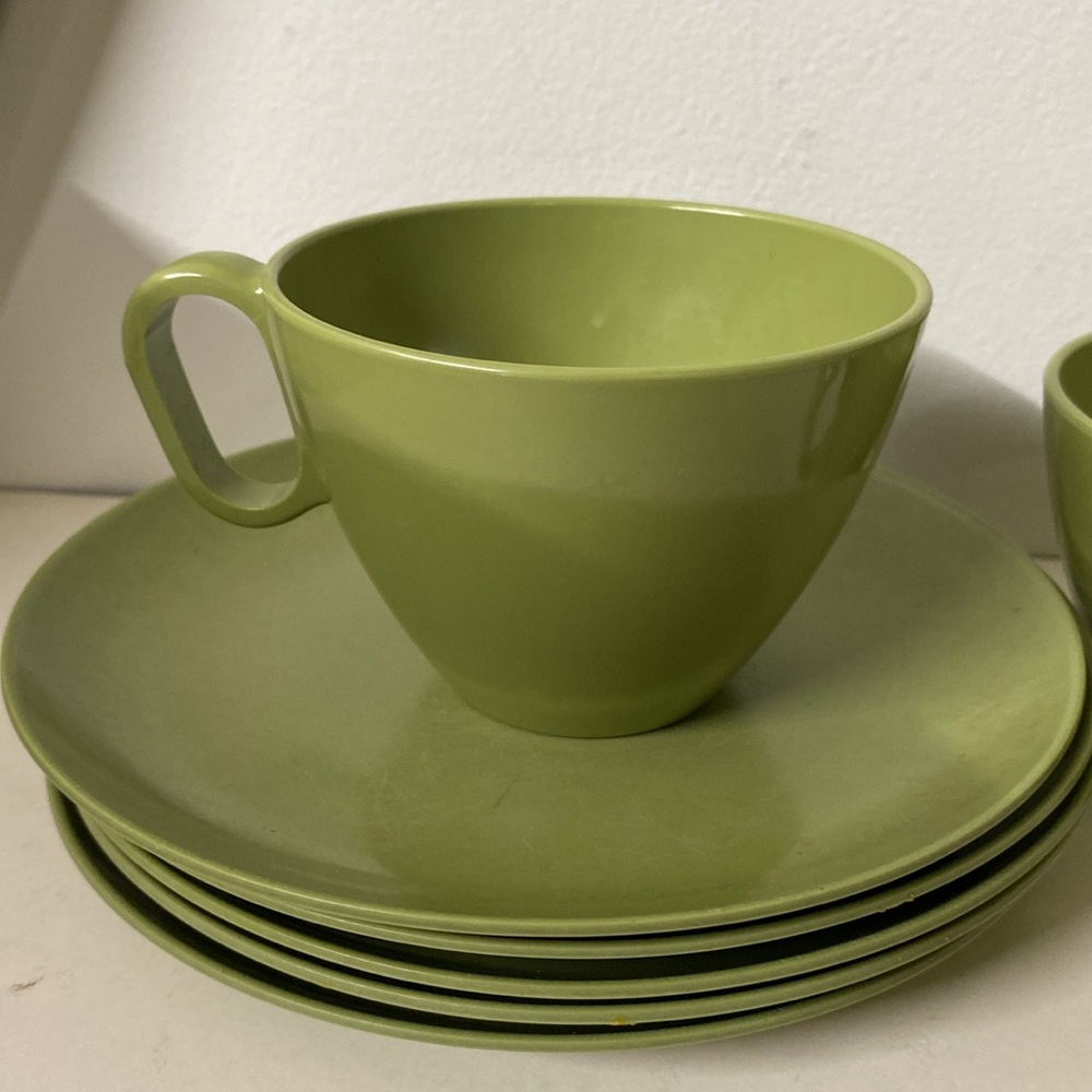 9pc vintage green Melmac side plates and tea/coffee cups
